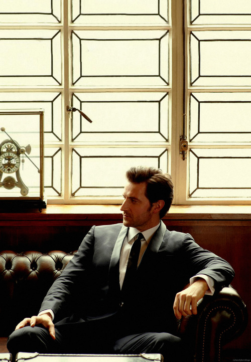 guylty: richardcfarmitage: Richard Armitage by Blair Getz Mezibov Esquire UK, December 2013:  T