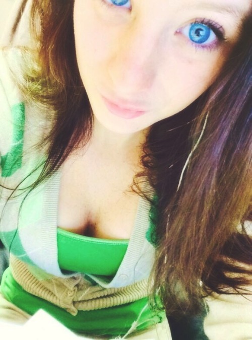 tastefaye: Bored as fuck at work. Will this day end!