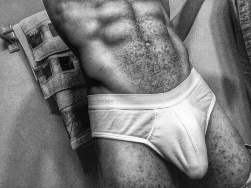 I love a big bulge. My mouth starts watering and my nose wonders how much that piece of fabric smell