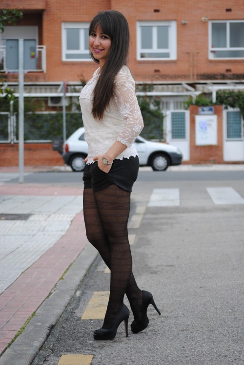 (via Trendy Bow: White lace is not just for brides)