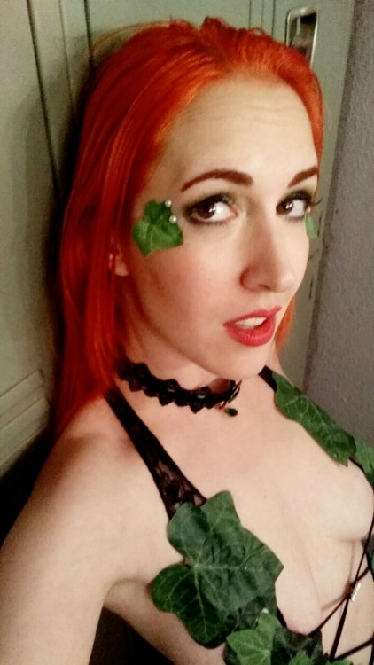 thepresidentisnude:  Best remedy for a million Harley Quinns: Harley’s girlfriend!  Happy Halloween…. 