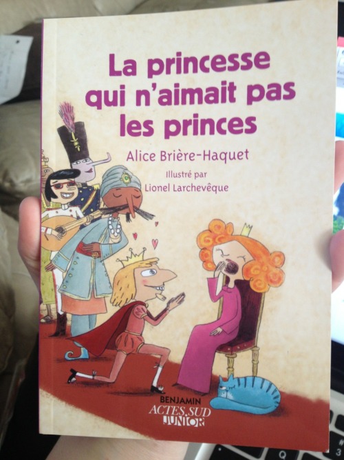 fuckyeahlesbianliterature:[image description: several photos of a picture book titled “La princesse 