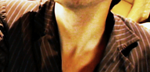 billieviperarchive:  My favourite thing about David Tennant is his amazing neck acting