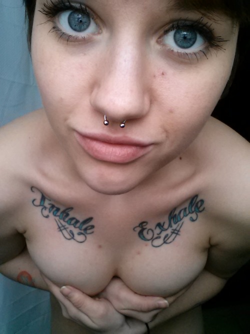 lolacordelia:  lolacordelia:  qt ;*  hi new people!