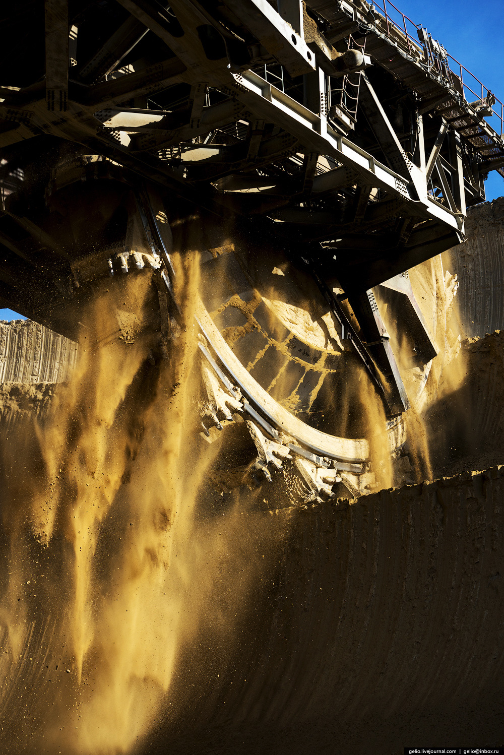 rocketumbl:  Bucket-Wheel Excavator 