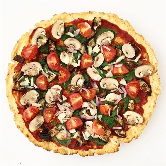 • potato pizza
• tomato
• mushrooms
• red onion
• tomato sauce
• spinach