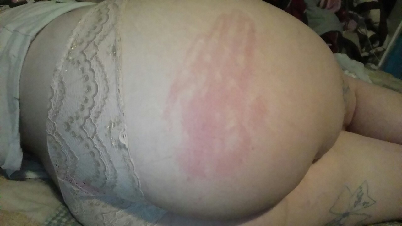 leatherlacedbass:  This isn’t just a handprint; it’s a piece of art. I just had