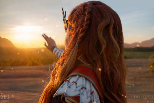 Just wanna share my Aloy cosplay with you.This suit took me about 300 hours of work: printing on fab