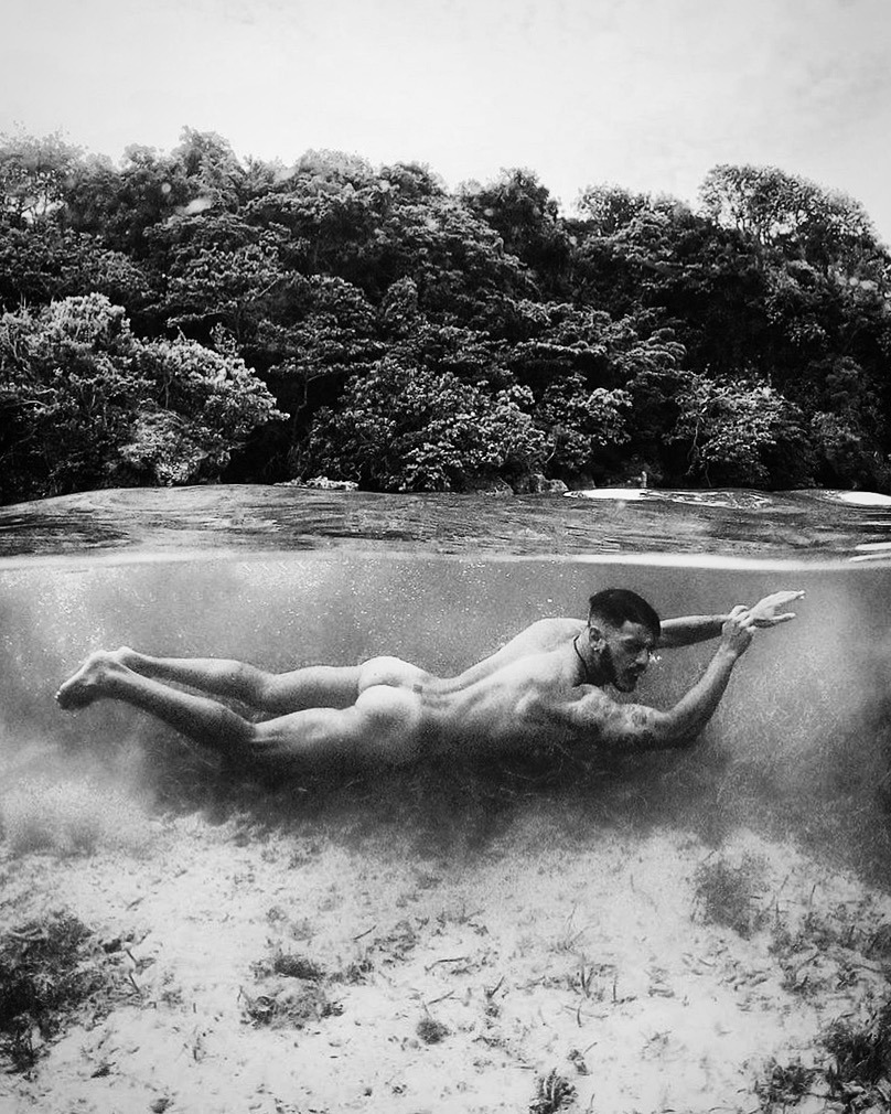 hoscos:  Swim free, cheek a dee  @jotacarlow