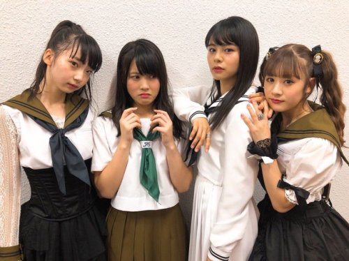 NGT48情報botさんのツイート: 【フォトログ】#本間日陽 08/25 t.co/QnCsJTYGl2 ヒナが危ない！！！カイザーたちに囲まれちゃったヨ！！！ t.