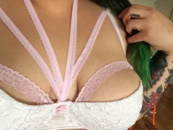 skyexvx:  Sewed cute shit on to cheap bra to make it cuter 💁