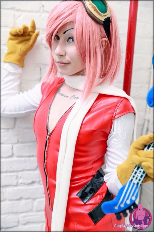 xxgeekpr0nxx:  Wait, what’s this? Porphyria as Haruko Haruhara?! Thanks, Cosplay Deviants!