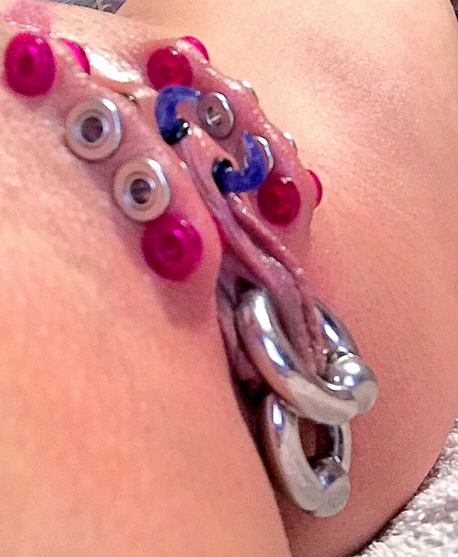 keres-nirvana:  Being a colourful cunt for once!  Well my fuck meat is wearing its