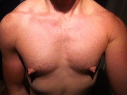 Porn photo Gymger’s pumped nipples ready to be