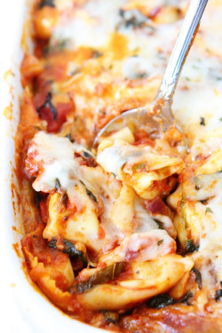 food–archives:  Easy Cheesy Baked Tortellini. 