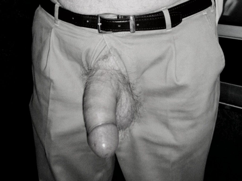 bdw1990:  Gramps loves showing off his big pecker at the dirty movie cinema. Young