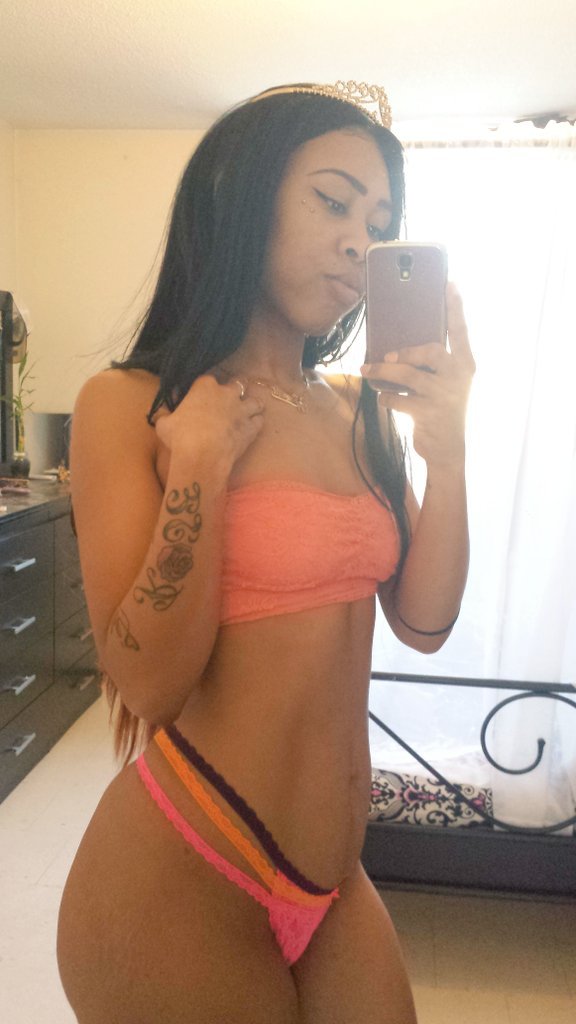 princess-honeybunz:  👑