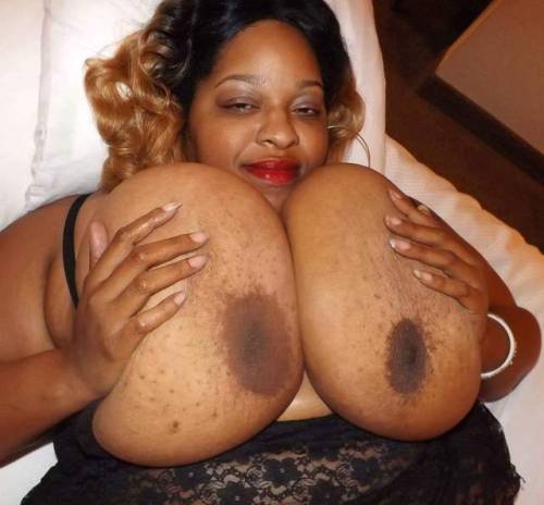 poohdawolf: hugeebonybreastslover: One of my favorite Photo Shoots…. Much love to the Beautif