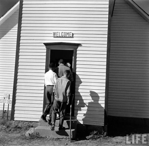 Welcome(Howard Sochurek. 1952)
