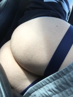 Boy-Ass–Hot-Bodies:  🍑In The Car