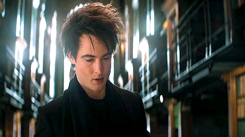 The Sandman | Morpheus Looking Pretty In The Library (1.08)