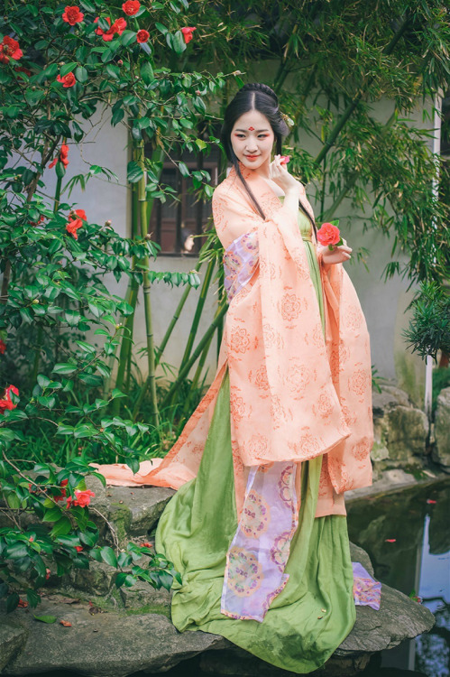 changan-moon: Traditional Chinese clothes, hanfu. Photography by 吃货娃娃