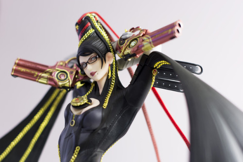 yoshesqueblr:  1/6 Bayonetta (Flare) sculpted by Yoshizawa Mitsumasa  1/7 Bayonetta (Phat Company) sculpted by  Melting Neuron  