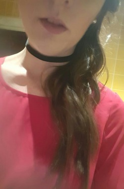 fistmynurse:  Tink wearing the choker I bought her on a night out. I didn’t know she had decided to wear it until she sent me this.  The background to this is Tink really doesn’t like her neck being held. She knows I love it and it drives me wild.