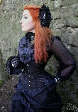 victorian-goth:  Victorian goth http://bit.ly/1tQNWQa 