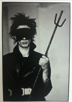 blixa-bargeld-daily:  Blixa Bargeld photographed by Anton Corbijn