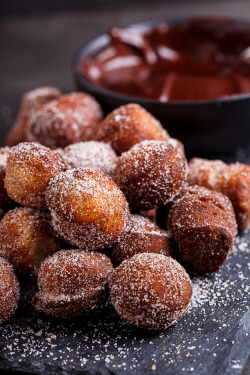 hoardingrecipes:  Cinnamon sugar doughnut holes with chocolate espresso ganache