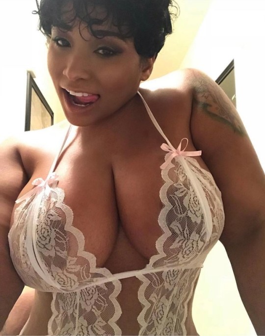 kingjazziedad:  DeliciouslySexy. Curvy. Luscious. BootiDelicious..Ms NikiaRenee 💙💜💛