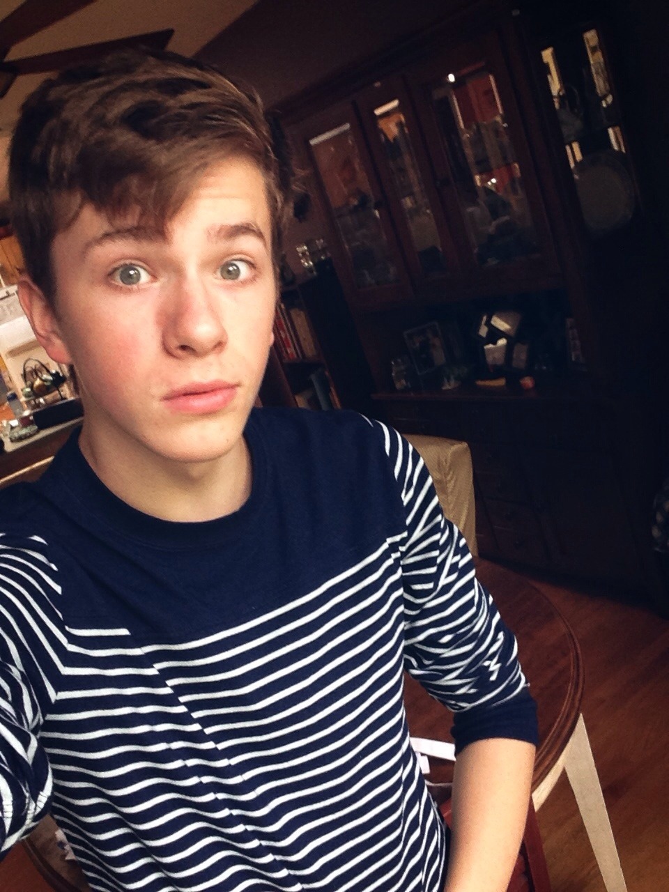 bacteriia:  themagicraunch:  Here’s two new selfie poses that I have never used.