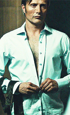 mcavoyings:  Hanni’s Intense Dressing Sequence: