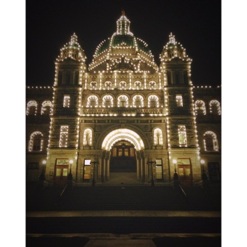 I am obsessed with the B.C. Parliament Building. #britishcolumbia #victoria #bc #parliamentbuildings