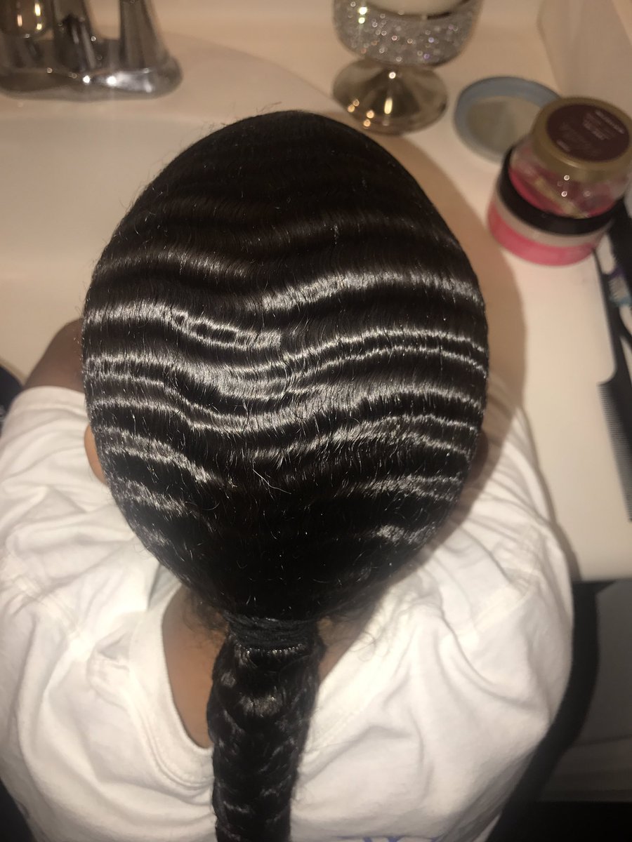 stoopkid-b: 17mul:  nevaehtyler: THEM WAVES!!! GET THE LIFEGUARD 😩😩  😍😍