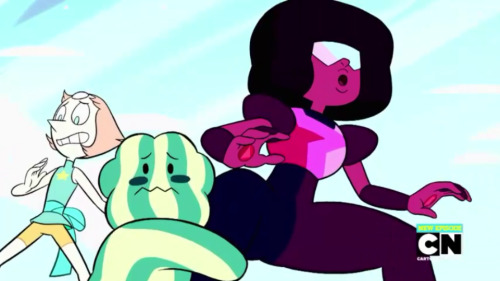 mintsdorkcove:  excuse me why is no one talking about this  Pearl:Oh fuck.Welp,shes dead.