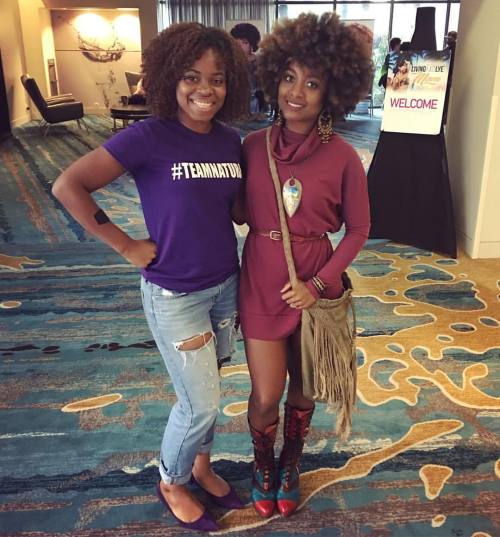 Curly Girls rock the wurld @teamnatural_ #LivingNoLyeTourMiami #2frochicks #melanin #afro #curlyhair