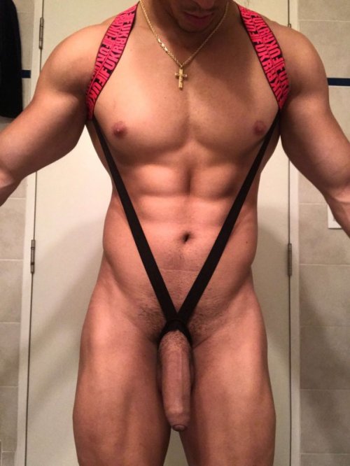 smallundies-bigbulges:Love Franger Huz’s monstercock, when it is release from his Andrew Christian breifs: https://bit.ly/2GXFppm