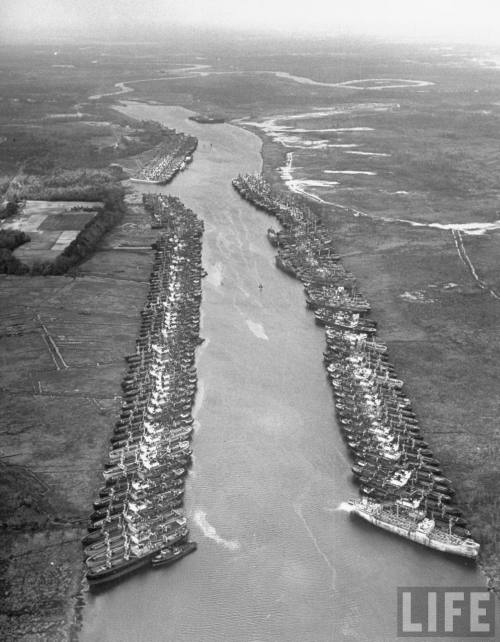 germanea:Liberty ships, Italy 1948. Photo Tony Linck, Life