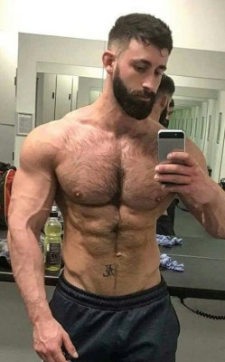 pavillondarmide:  I just want to rub my face up and down his entire torso.