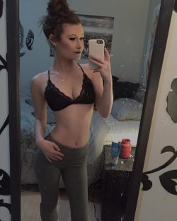 fuck-yoga-pants:  Dark mirror selfie