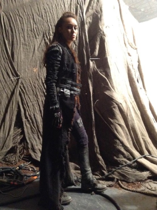 alyciadebnam: bts of the 100 with alycia