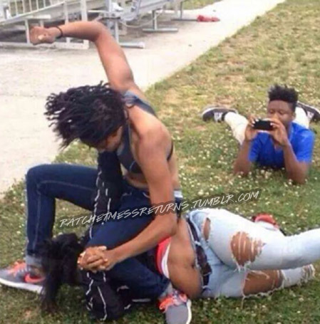 ratchetmessreturns:  Dude in the back recording without a worry in the world