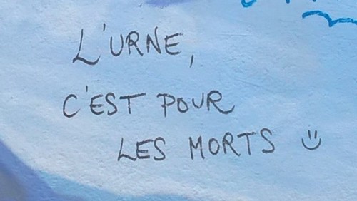 L’URNE C’EST POUR LES MORTSPARIS