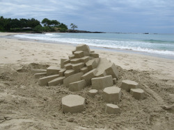 staceythinx:  Geometric sandcastles by Calvin Seibert Seibert on his process:  Building “sandcastles” is a bit of a test. Nature will always be against you and time is always running out. Having to think fast and to bring it all together in the end