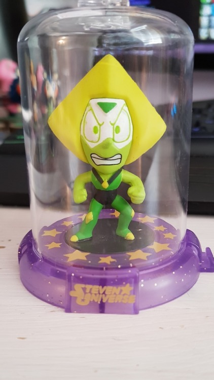 a-peridot:Someone free heryou fool she is trapped in there for our protection