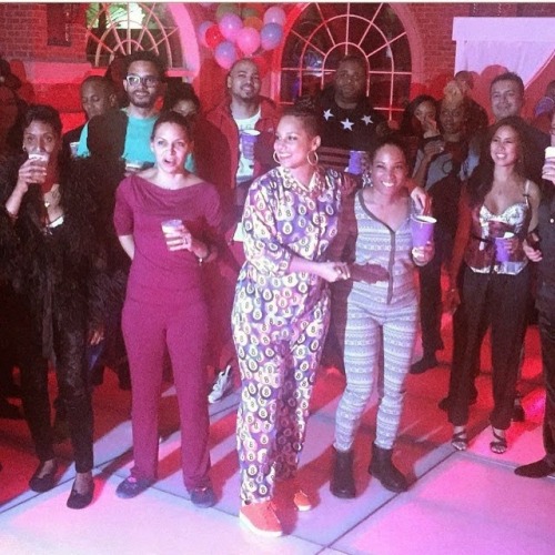 missladylove20:  Alicia Keys Celebrates Her Birthday With A ‘House Party’ Pajama Jammy Jam [ & Epic Dance Off] Those Deans be lovin’ their themed parties!  A few months ago, Alicia Keys surprised hubby Swizz Beatz with a “Coming To America”-themed