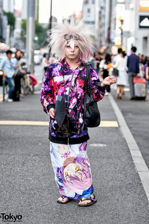 Ginji on the street in Harajuku. He&rsquo;s wearing an AnkoROCK hoodie with a Madoka Magica skirt, a