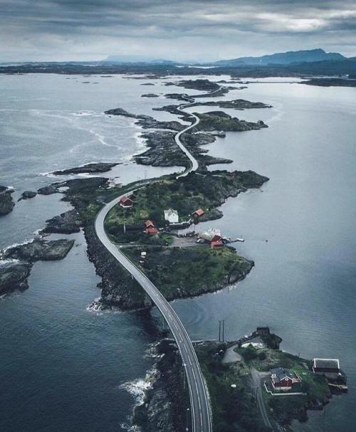 sixpenceee:  This road in Atlanterhavsveien, Norway              